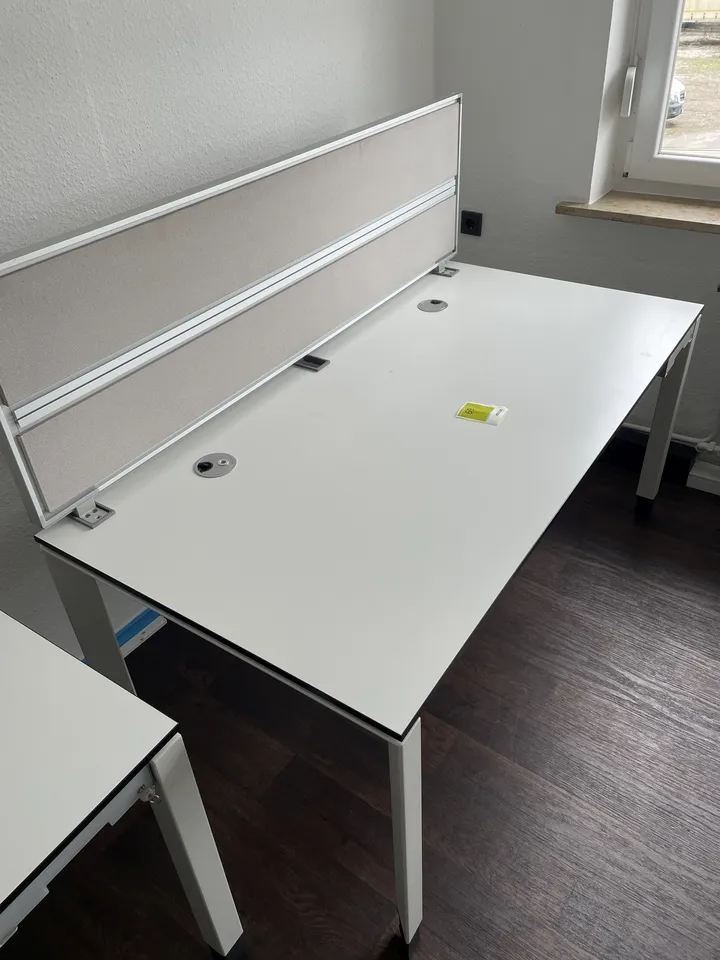 Schreibtisch